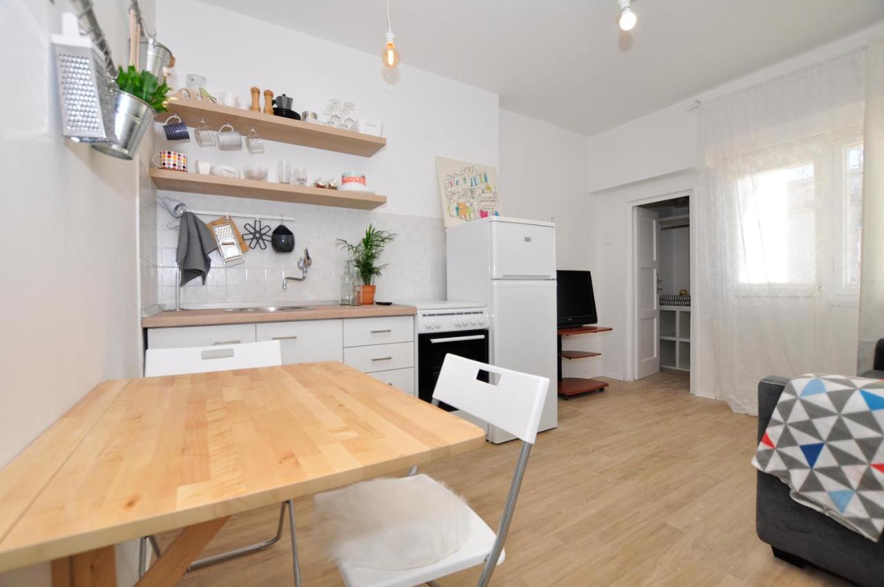 Room & Studio In The Centre Split Exterior foto
